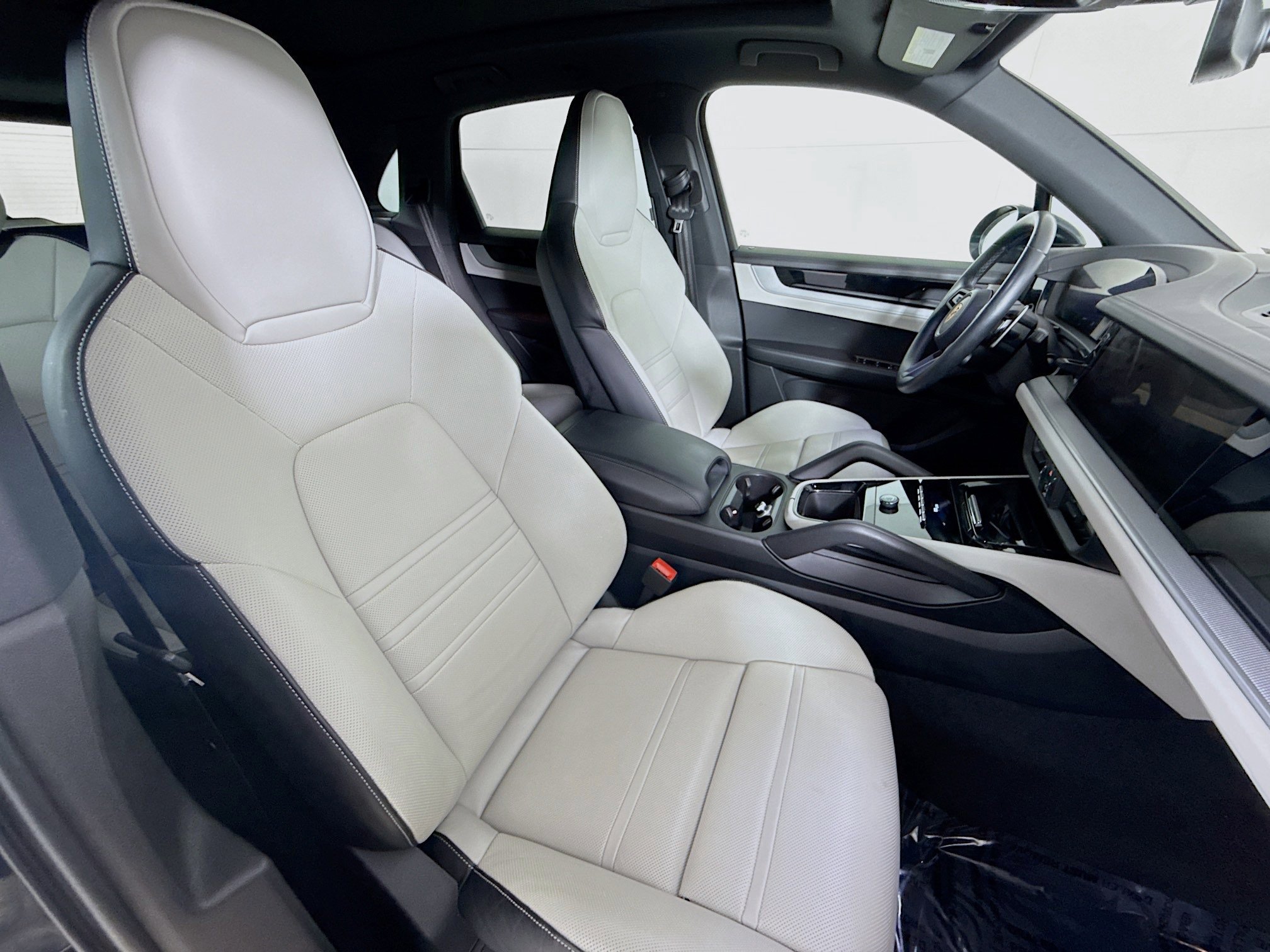 Certified 2024 Porsche Cayenne S image 28