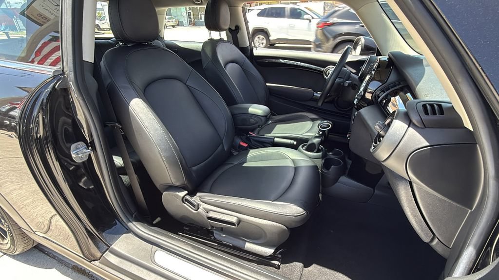 Used 2019 MINI Cooper 2-Door Hardtop FWD image 37