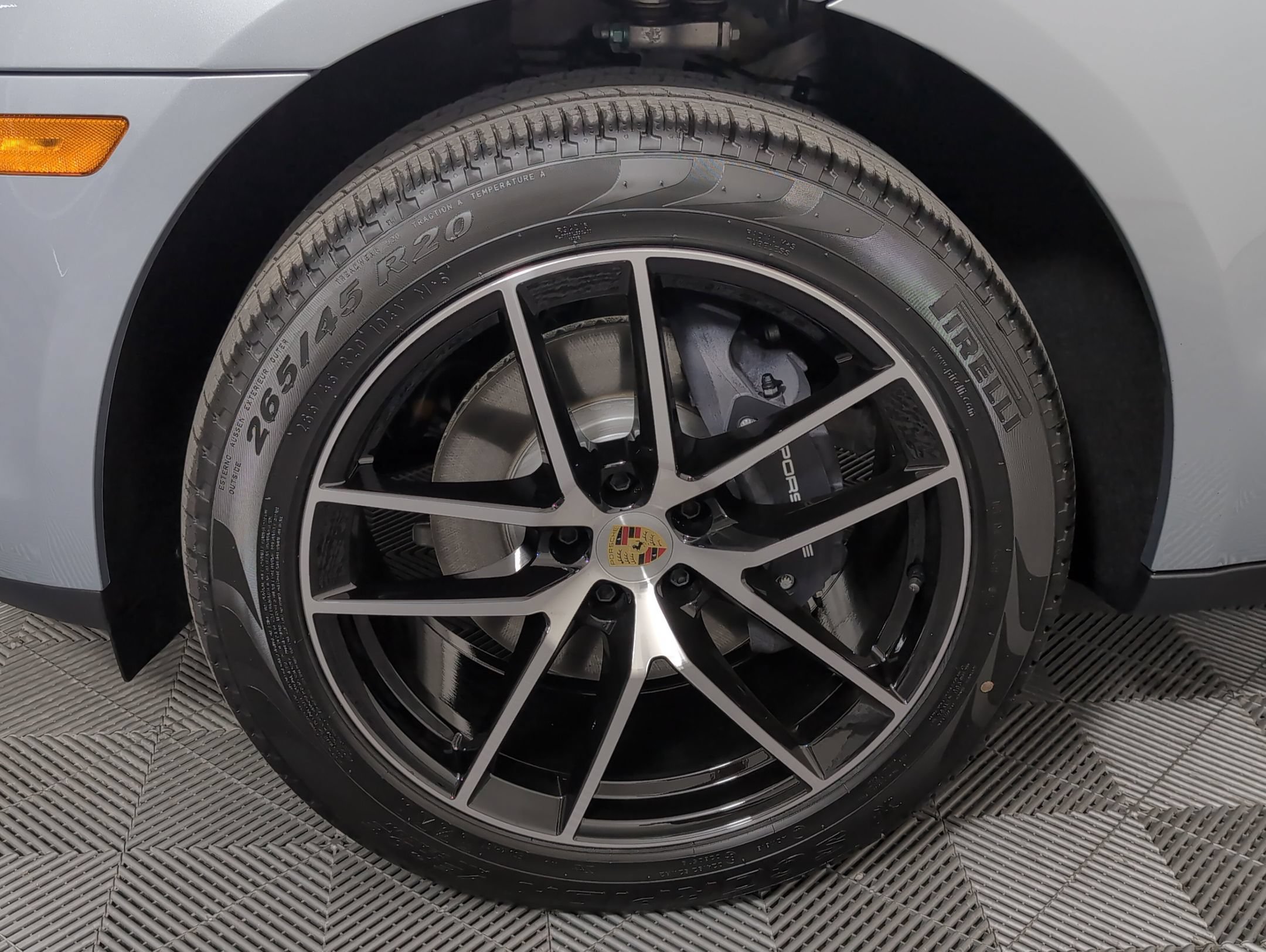 Certified 2025 Porsche Macan AWD/4WD image 14