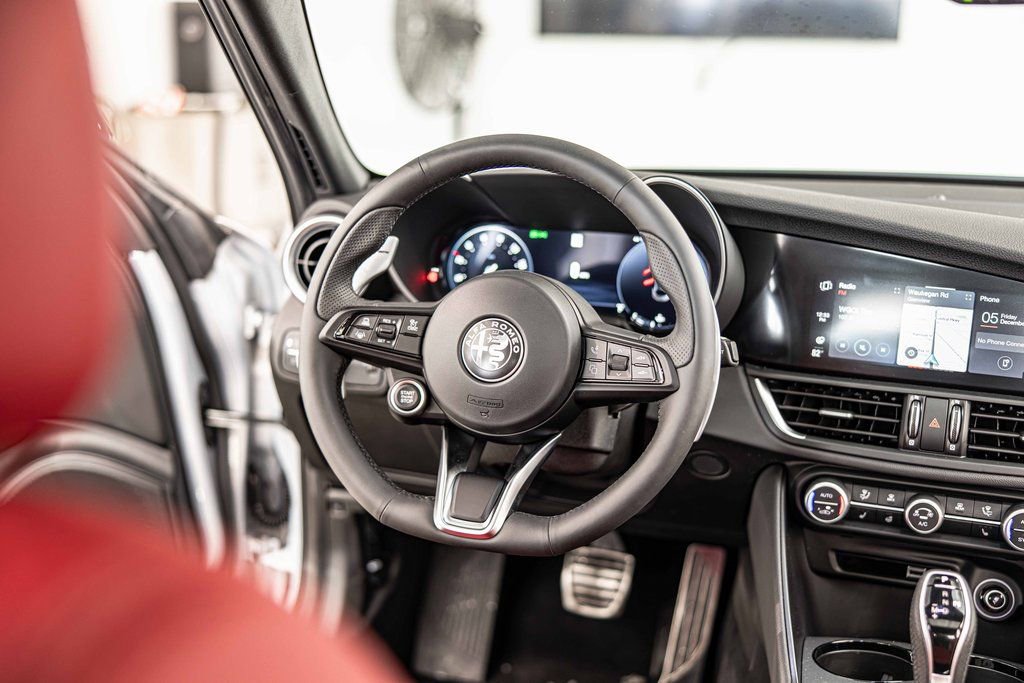 New 2025 Alfa Romeo Giulia AWD w/ Driving Assist Package image 37