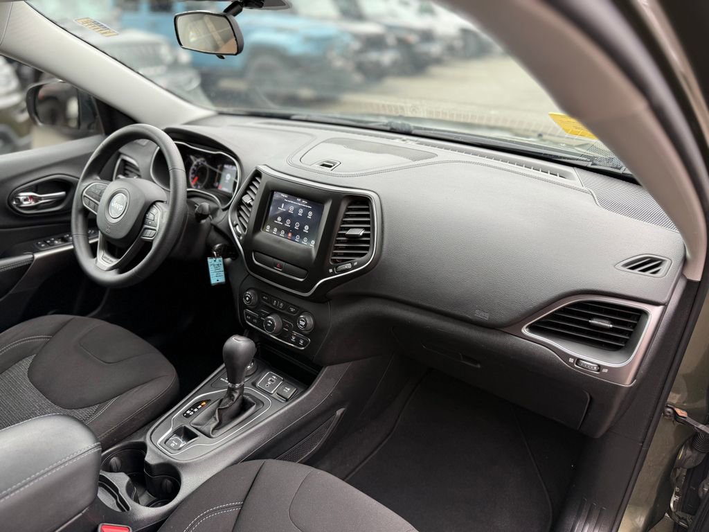 Used 2019 Jeep Cherokee Latitude w/ Popular Appearance Group image 15