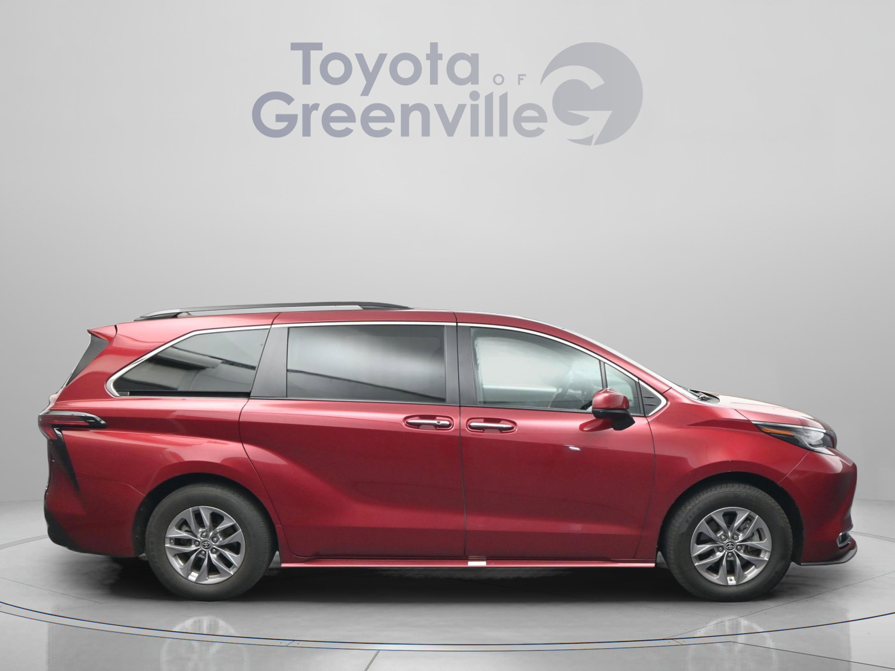 Used 2023 Toyota Sienna XLE image 16