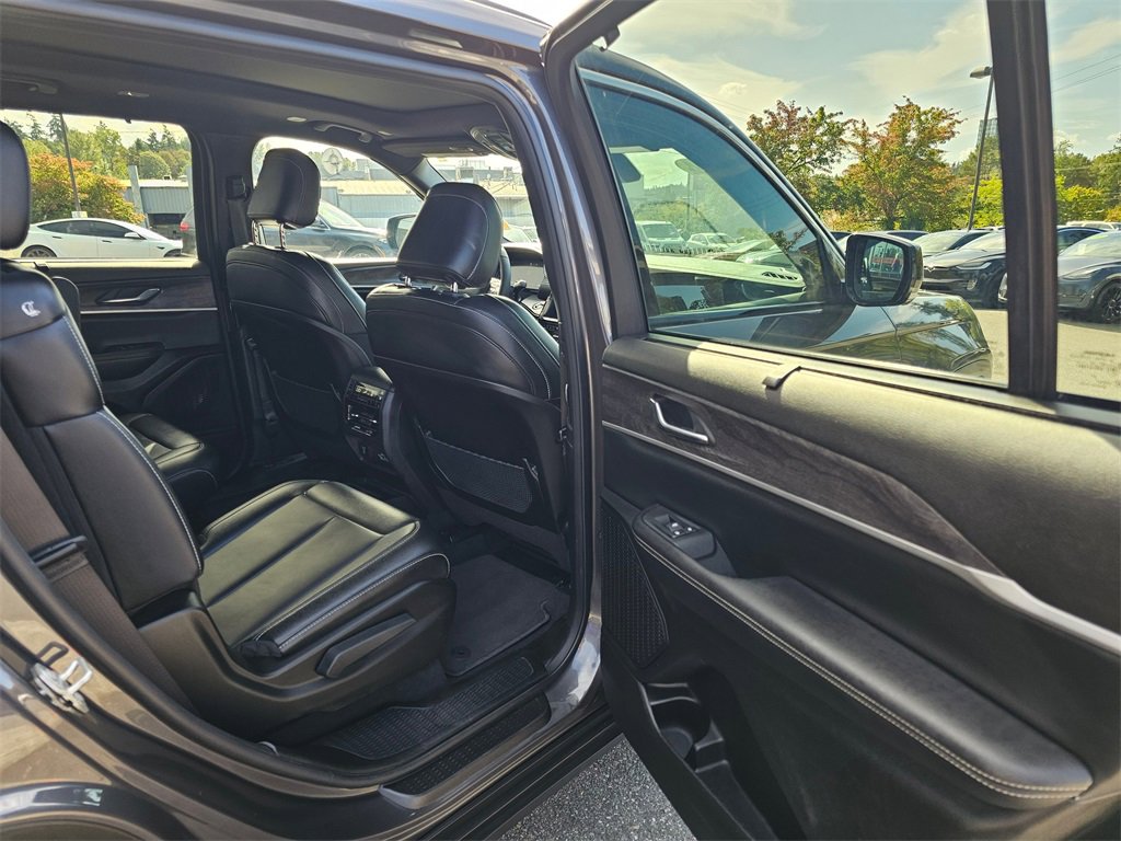 Used 2024 Jeep Grand Cherokee L Limited w/ Luxury Tech Group II image 15