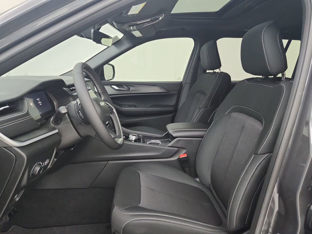 New 2025 Jeep Grand Cherokee L Laredo image 19