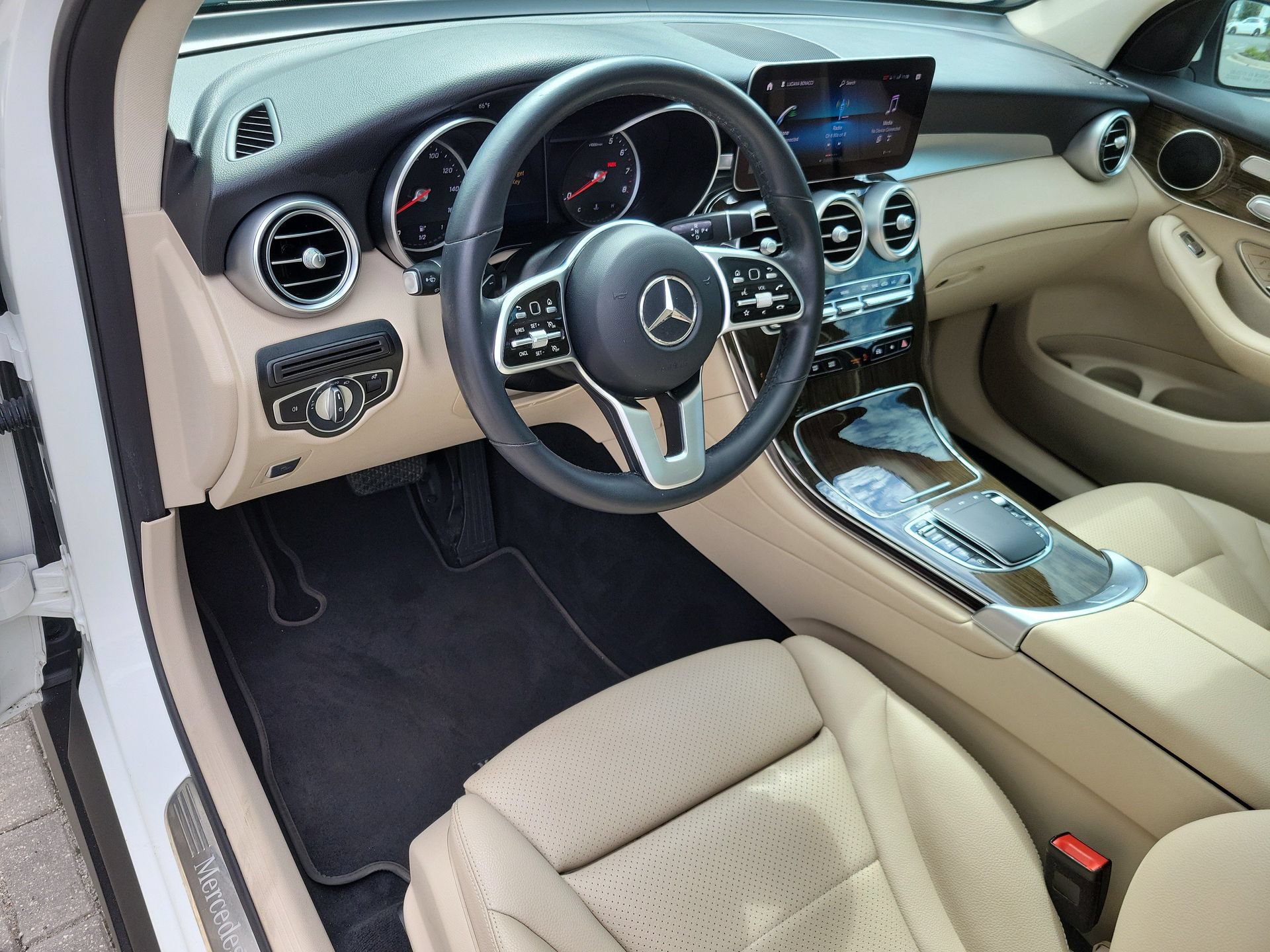 Used 2021 Mercedes-Benz GLC 300 w/ Premium Package image 26