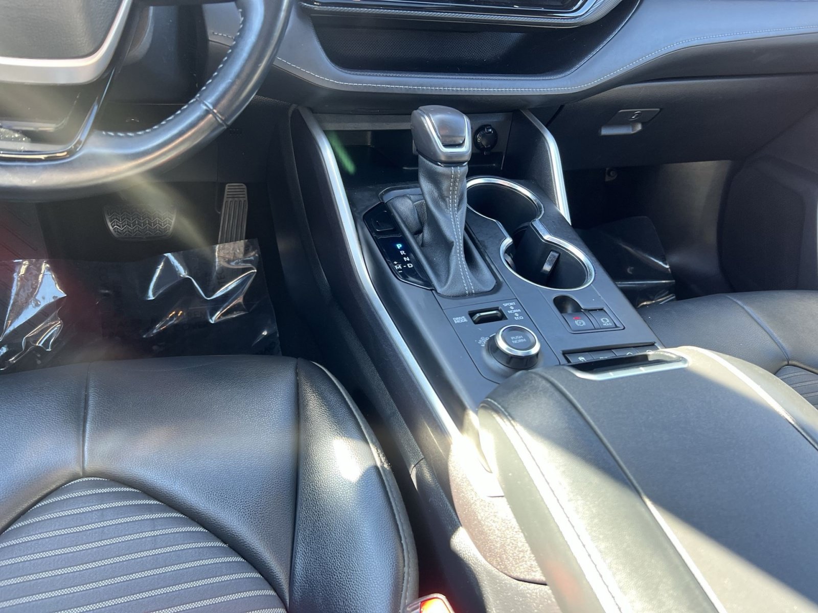 Used 2022 Toyota Highlander XSE AWD/4WD image 22