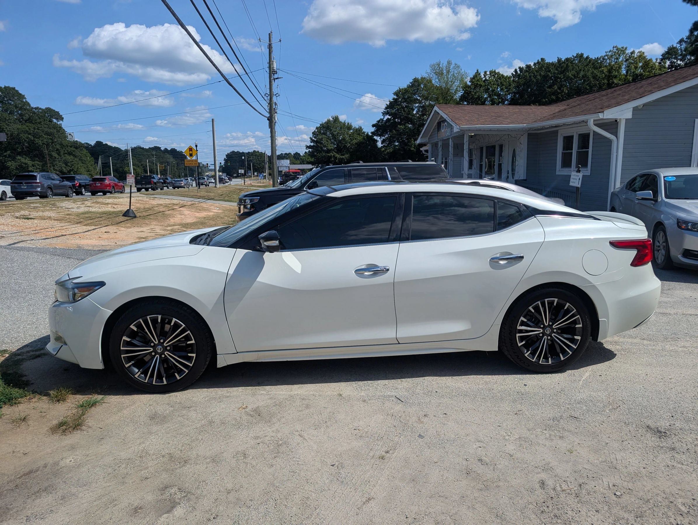 Used 2017 Nissan Maxima Platinum w/ Medallion Package FWD image 4