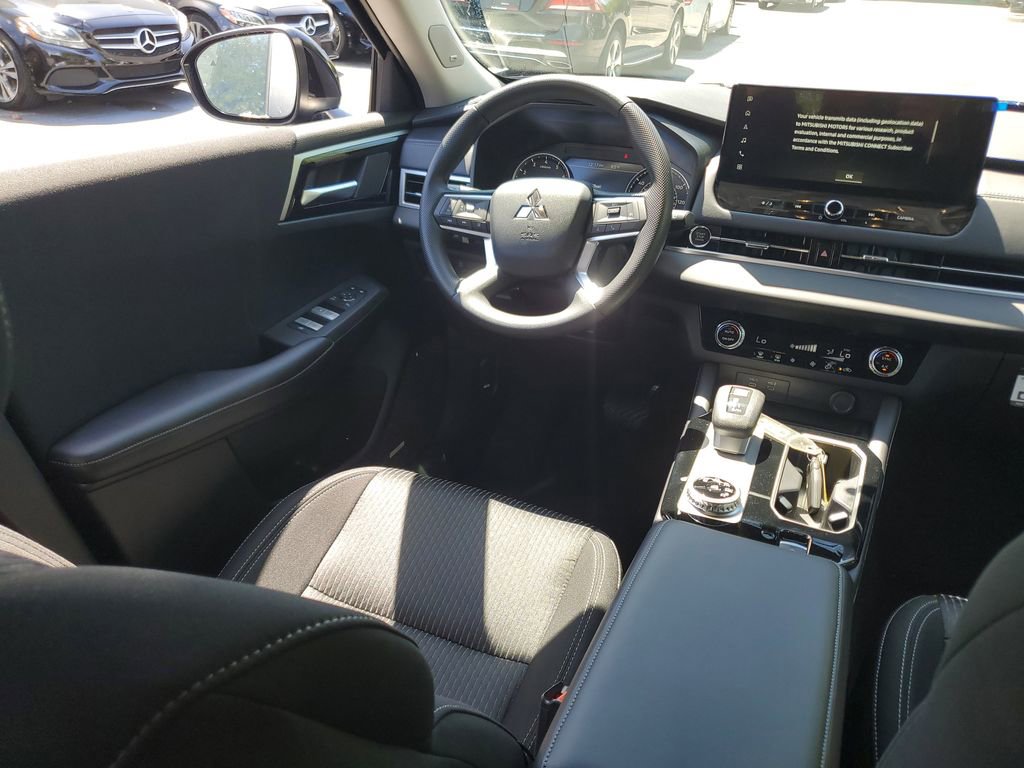 New 2026 Mitsubishi Outlander ES image 14