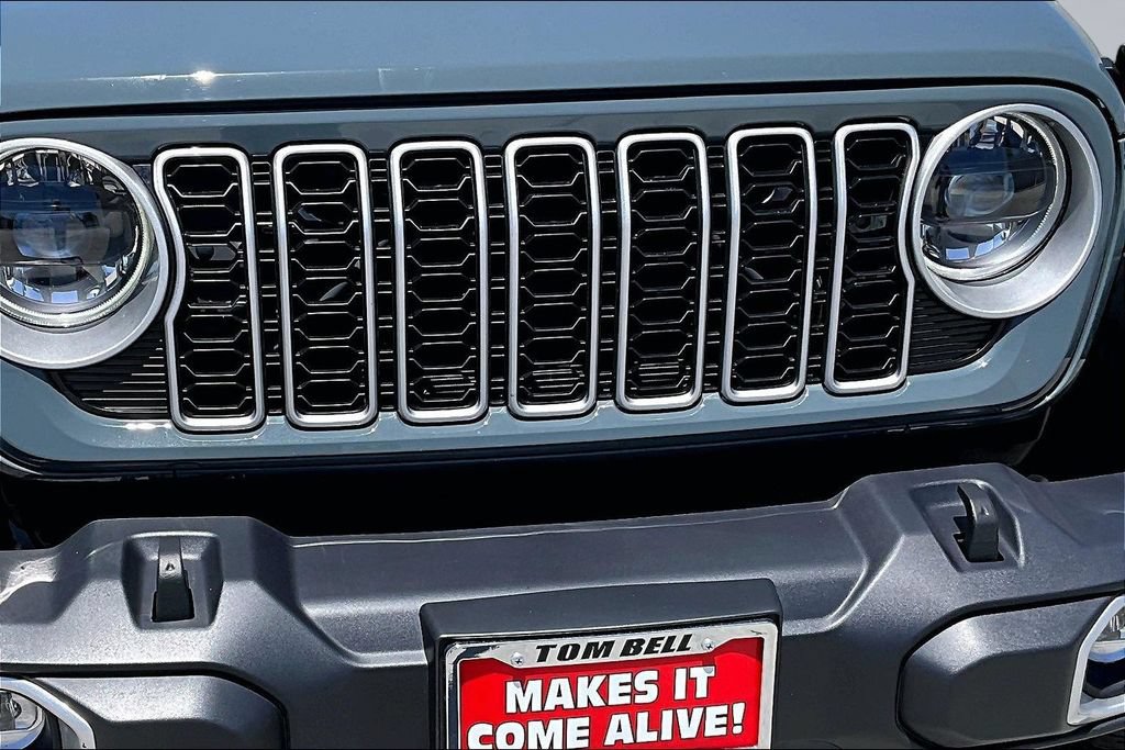Used 2025 Jeep Wrangler Unlimited Sahara AWD/4WD image 29