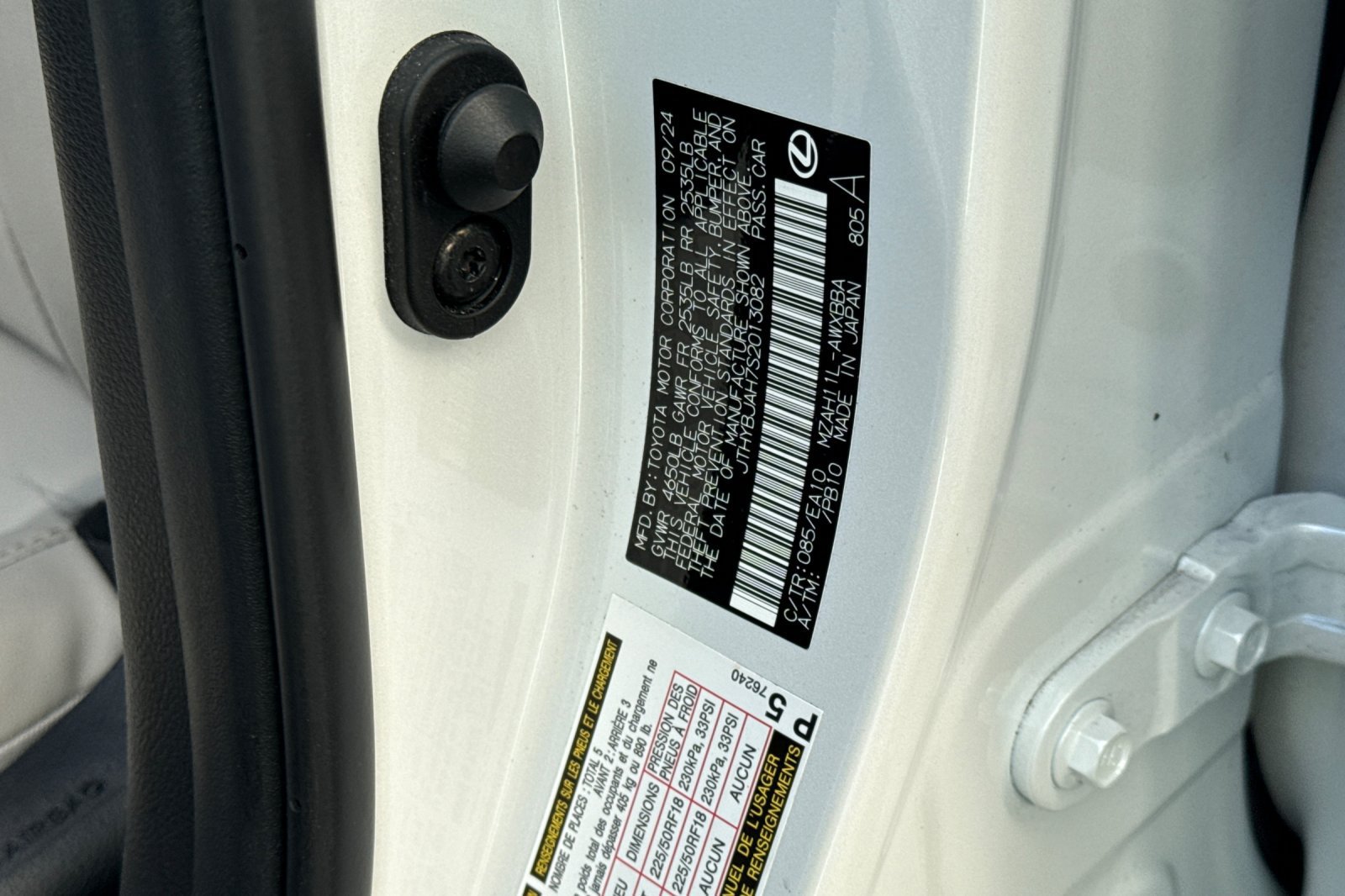 Used 2025 Lexus UX 300h FWD w/ Accessory Package (Z2) image 33