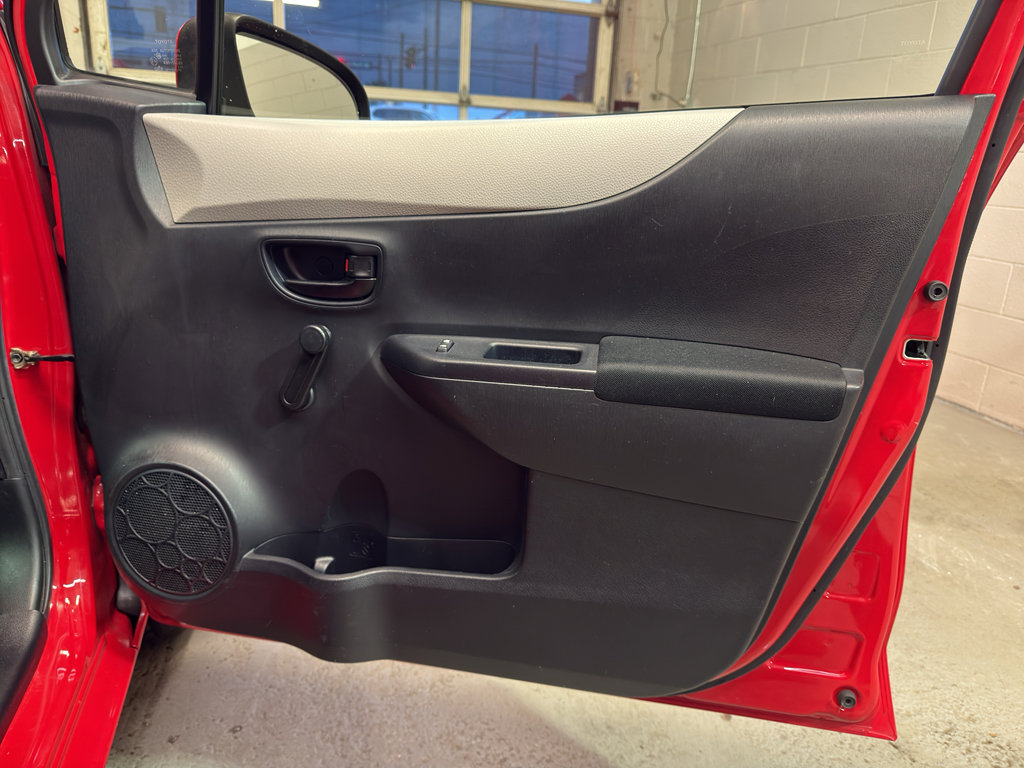 Used 2014 Toyota Yaris L FWD image 19