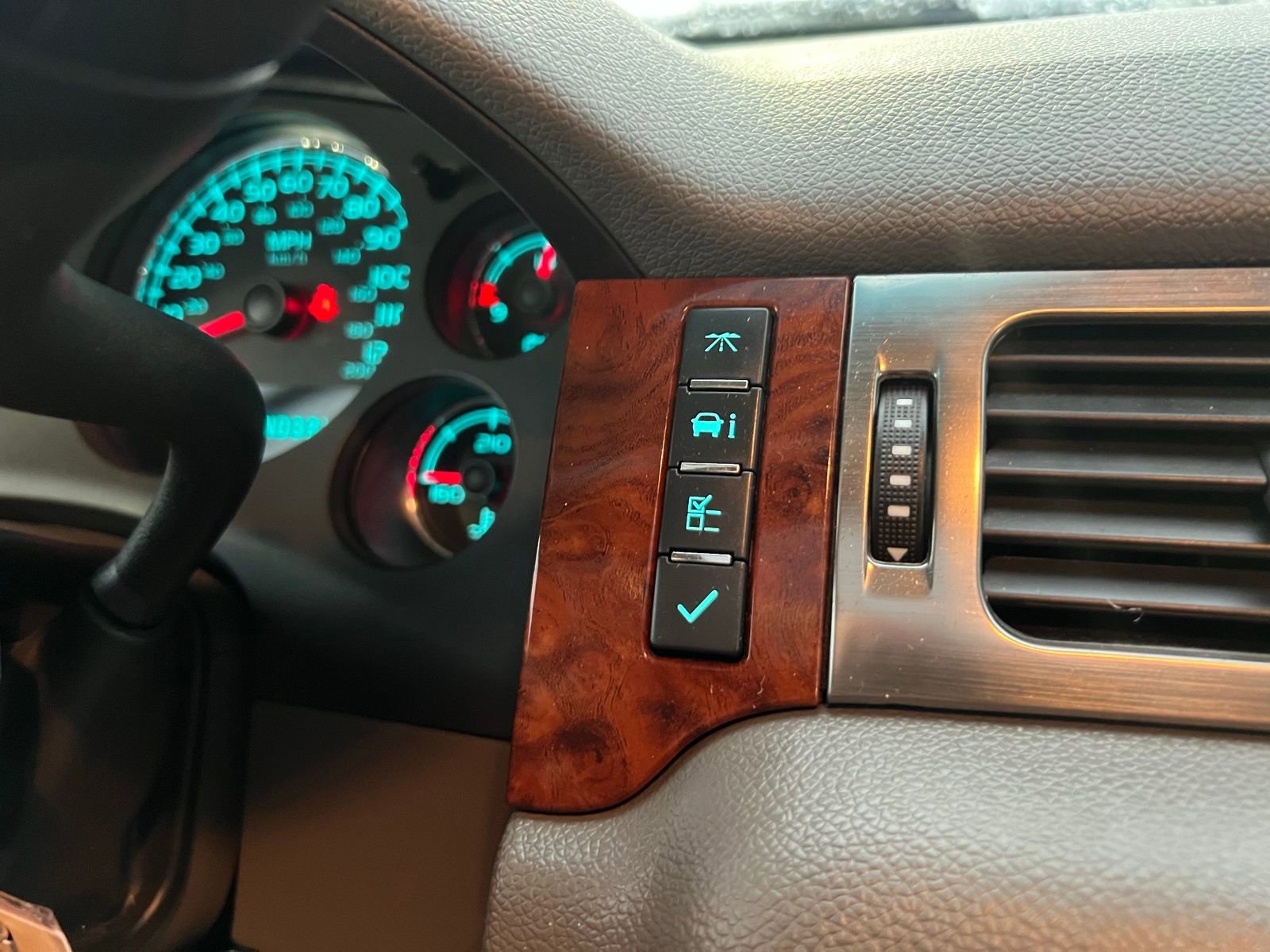 Used 2007 Chevrolet Tahoe LTZ w/ LTZ Preferred Equipment Group image 41