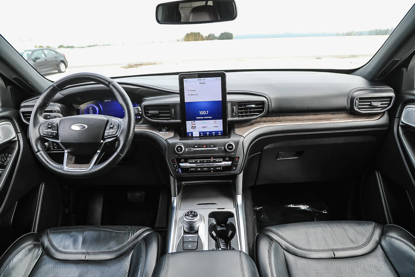 Used 2020 Ford Explorer Platinum w/ Premium Technology Package image 12