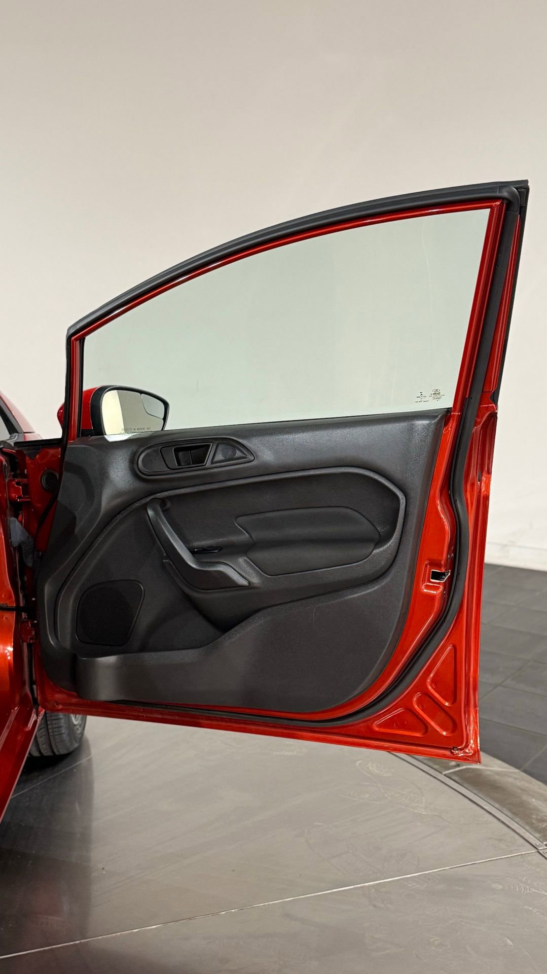 Used 2018 Ford Fiesta SE image 47