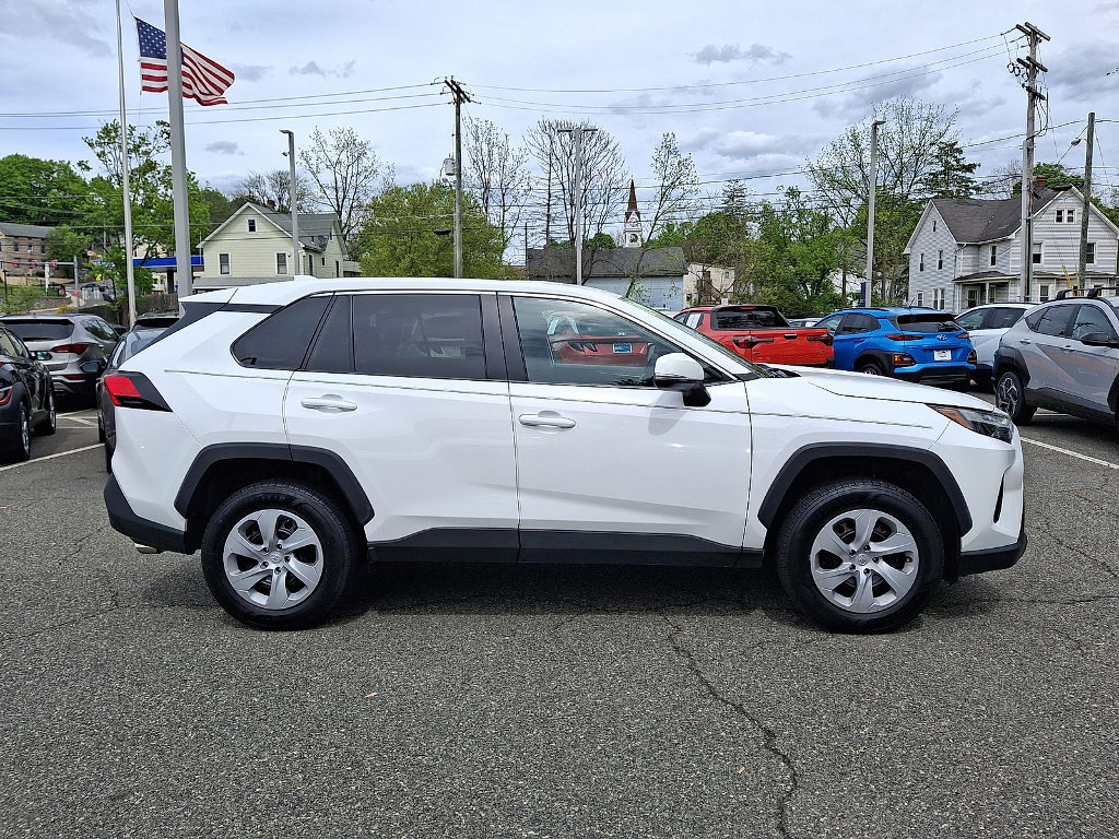 Used 2024 Toyota RAV4 LE AWD/4WD image 25
