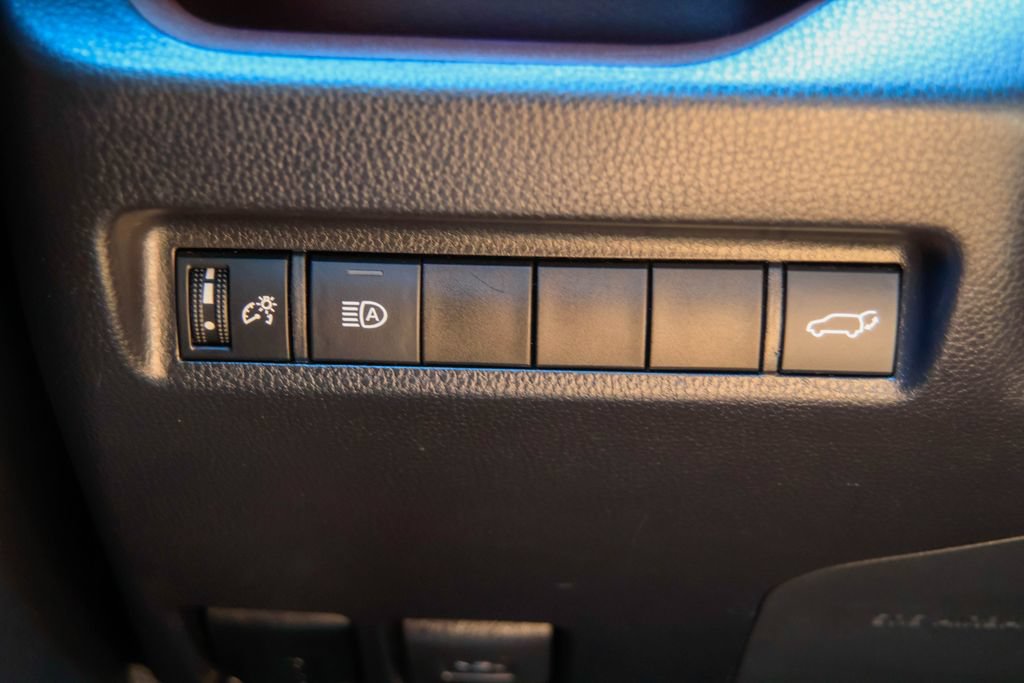 Used 2019 Toyota RAV4 Limited FWD image 20
