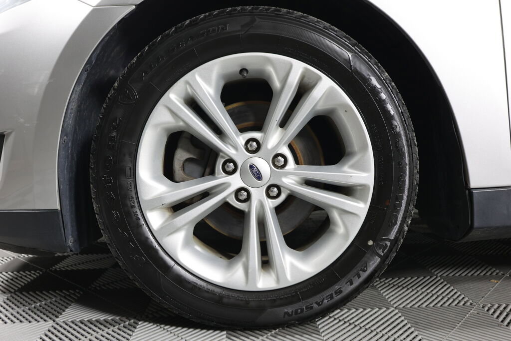 Used 2015 Ford Taurus SE image 9