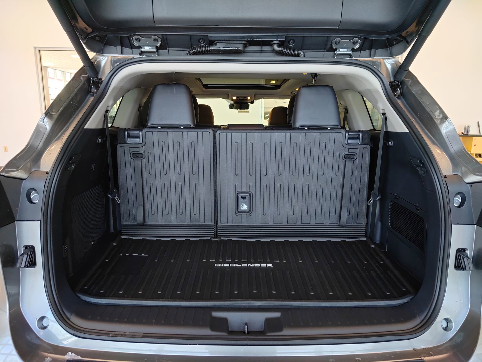 New 2026 Toyota Highlander Platinum image 15