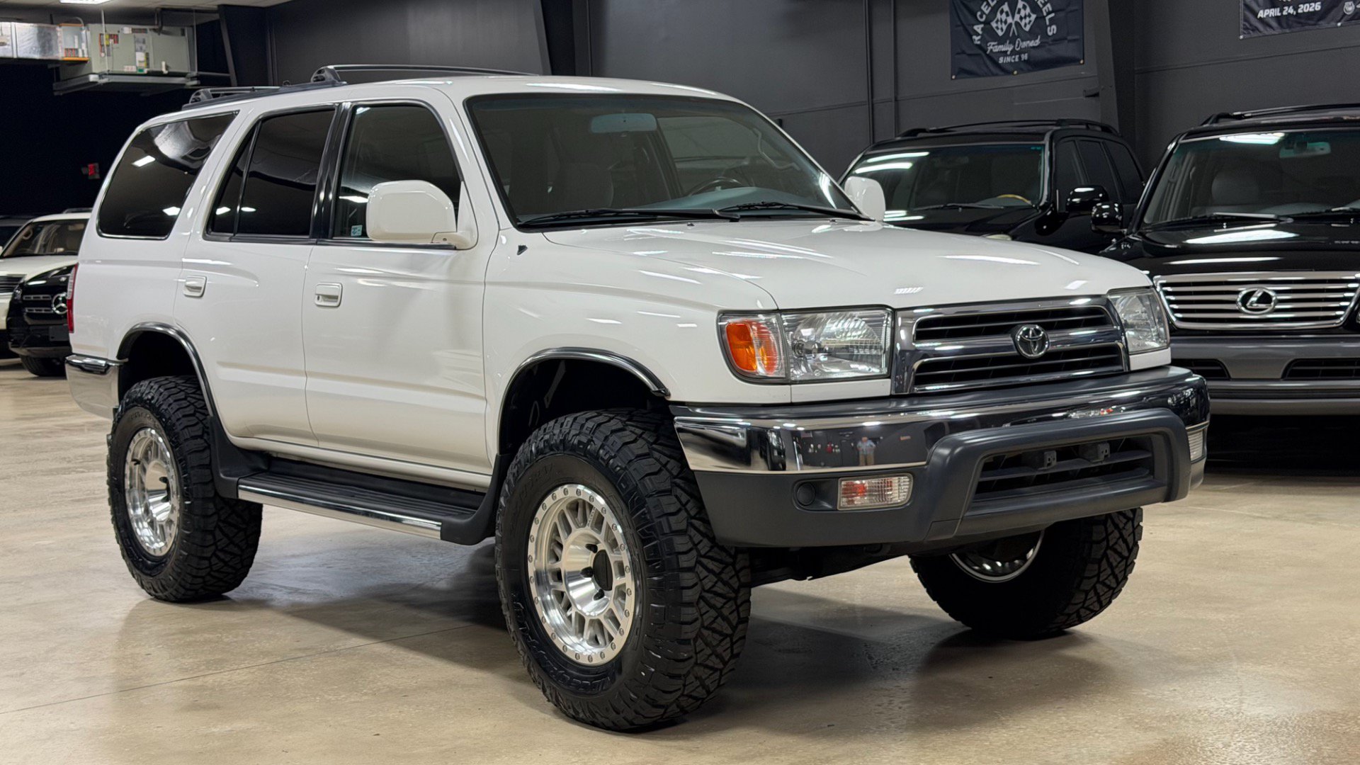 Used 2000 Toyota 4Runner SR5 w/ Upgrade Value Pkg 4 AWD/4WD image 1