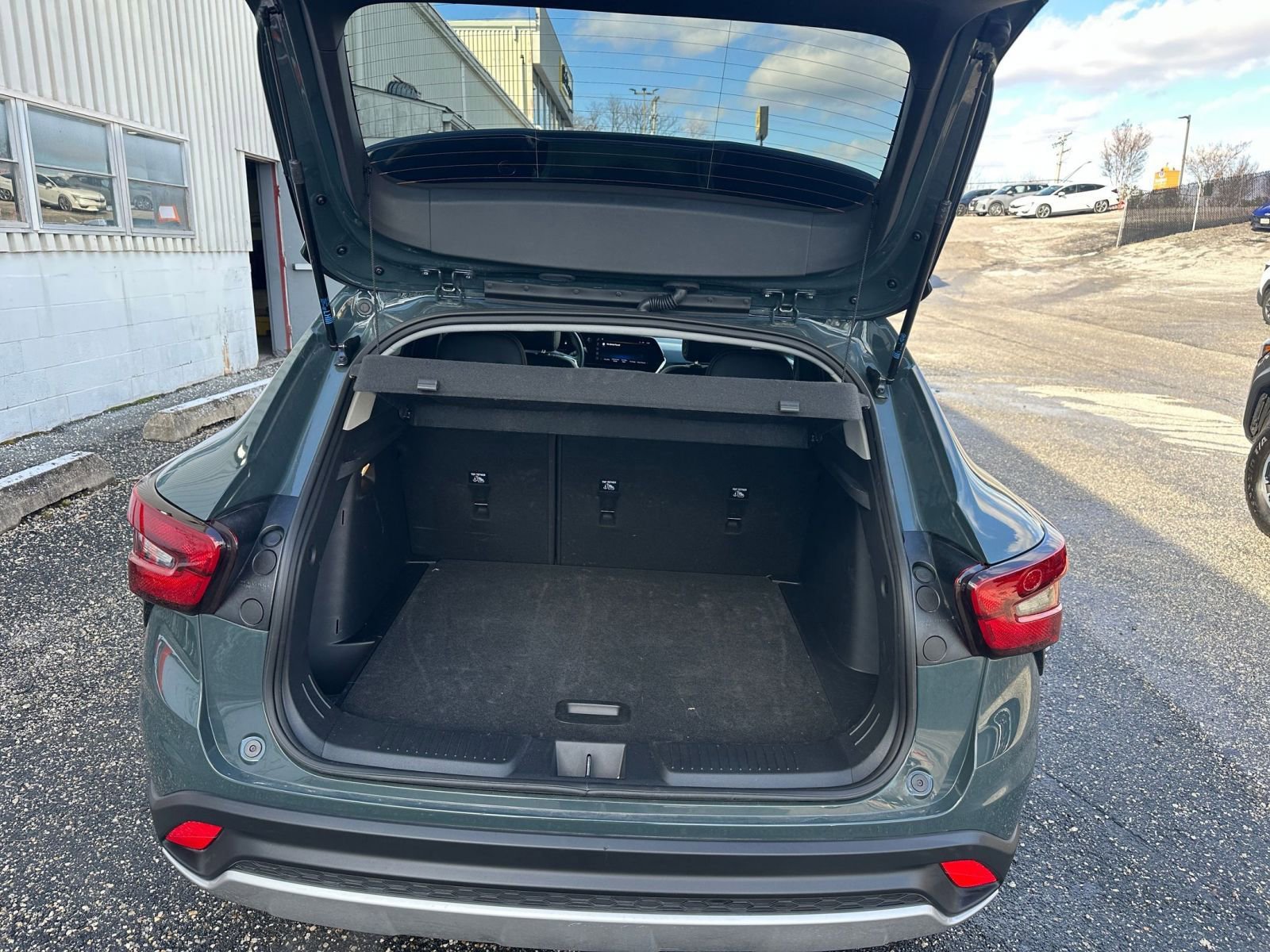 Used 2025 Chevrolet Trax LT w/ LT Convenience Package image 29