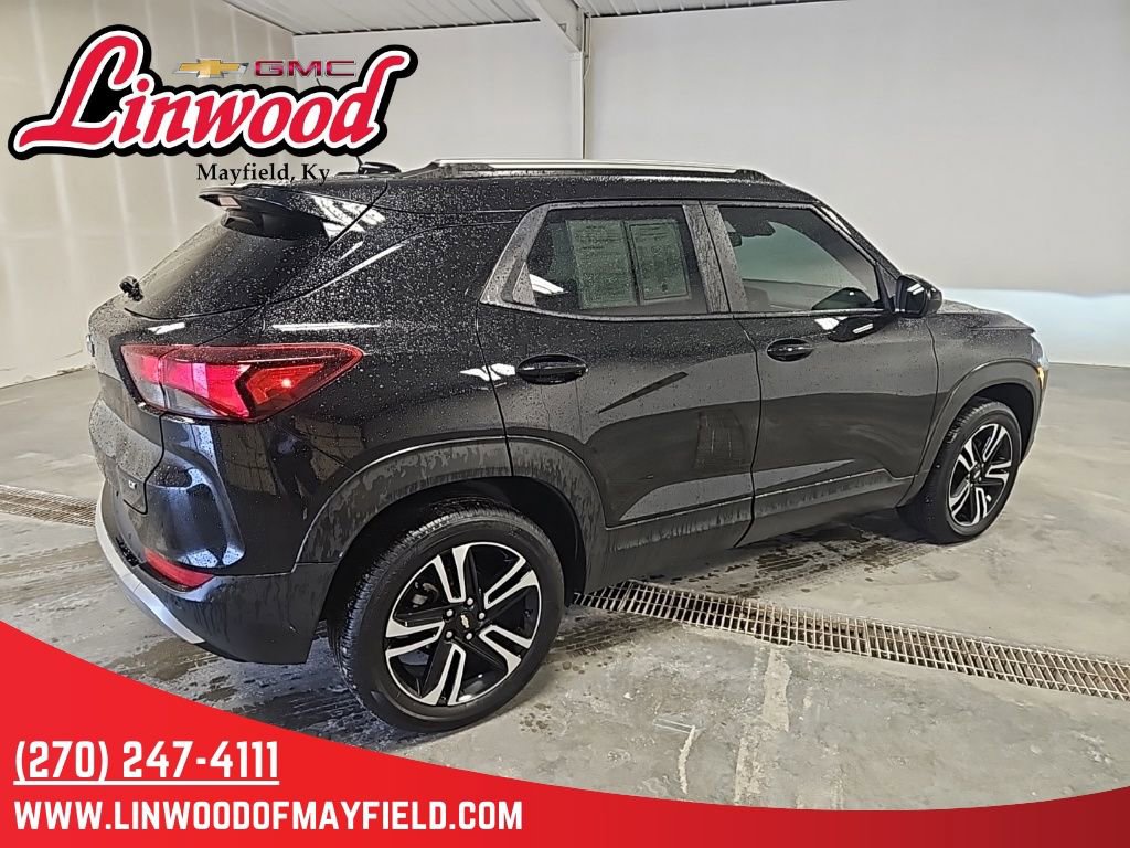 Used 2024 Chevrolet TrailBlazer LT w/ LT Cold Weather Package image 2