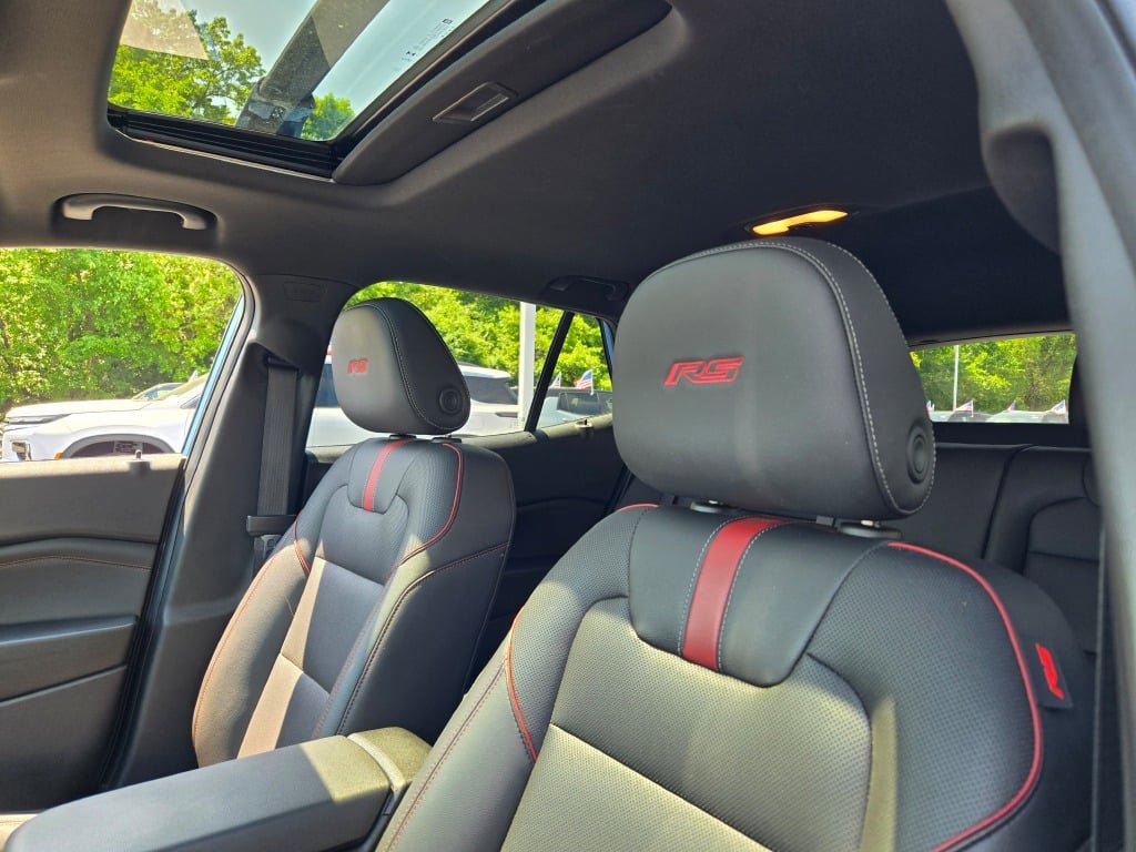 Certified 2024 Chevrolet Trax RS w/ Sunroof Package FWD image 24
