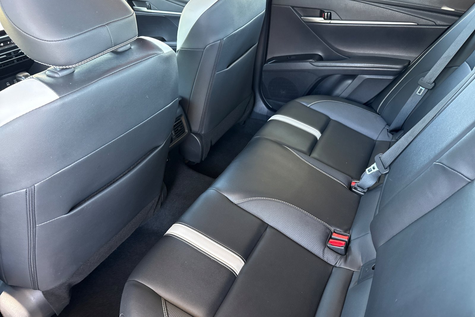 Used 2025 Toyota Camry SE FWD image 6