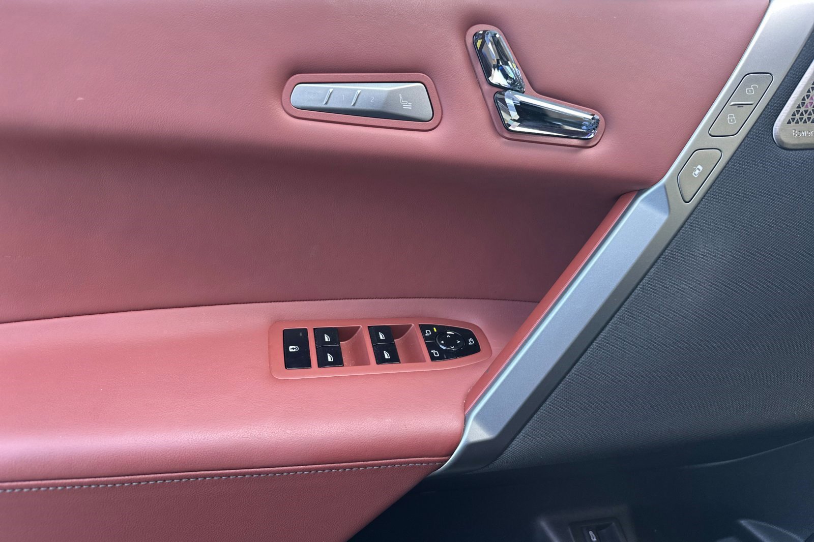 Used 2025 BMW iX M60 image 12