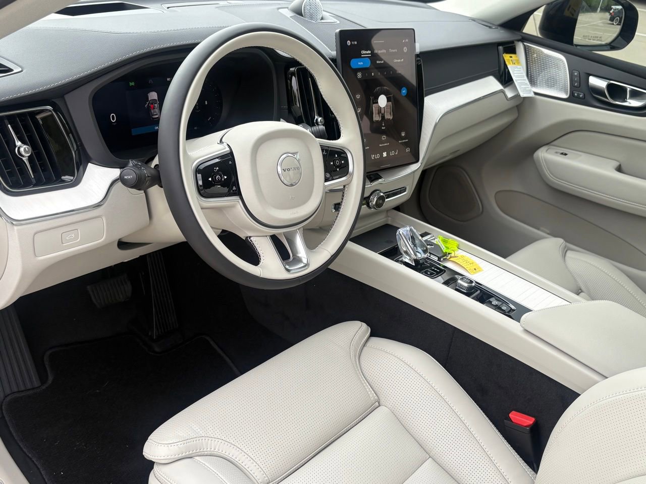 New 2026 Volvo XC60 B5 Ultra w/ Protection Package Premier image 14