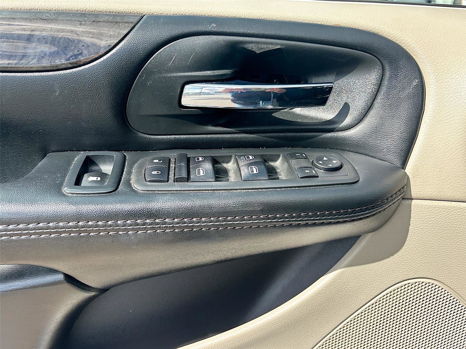 Used 2019 Dodge Grand Caravan SE FWD image 18