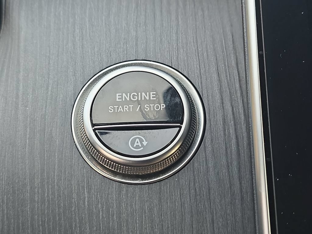 Used 2025 Mercedes-Benz C 300 4MATIC Sedan image 30