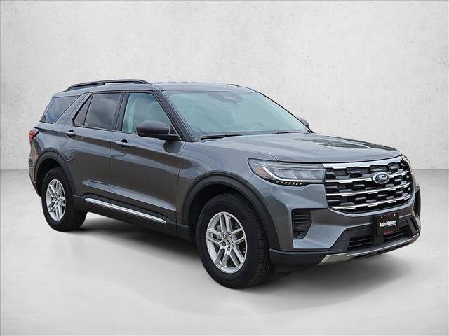 Used 2025 Ford Explorer Active AWD/4WD image 3