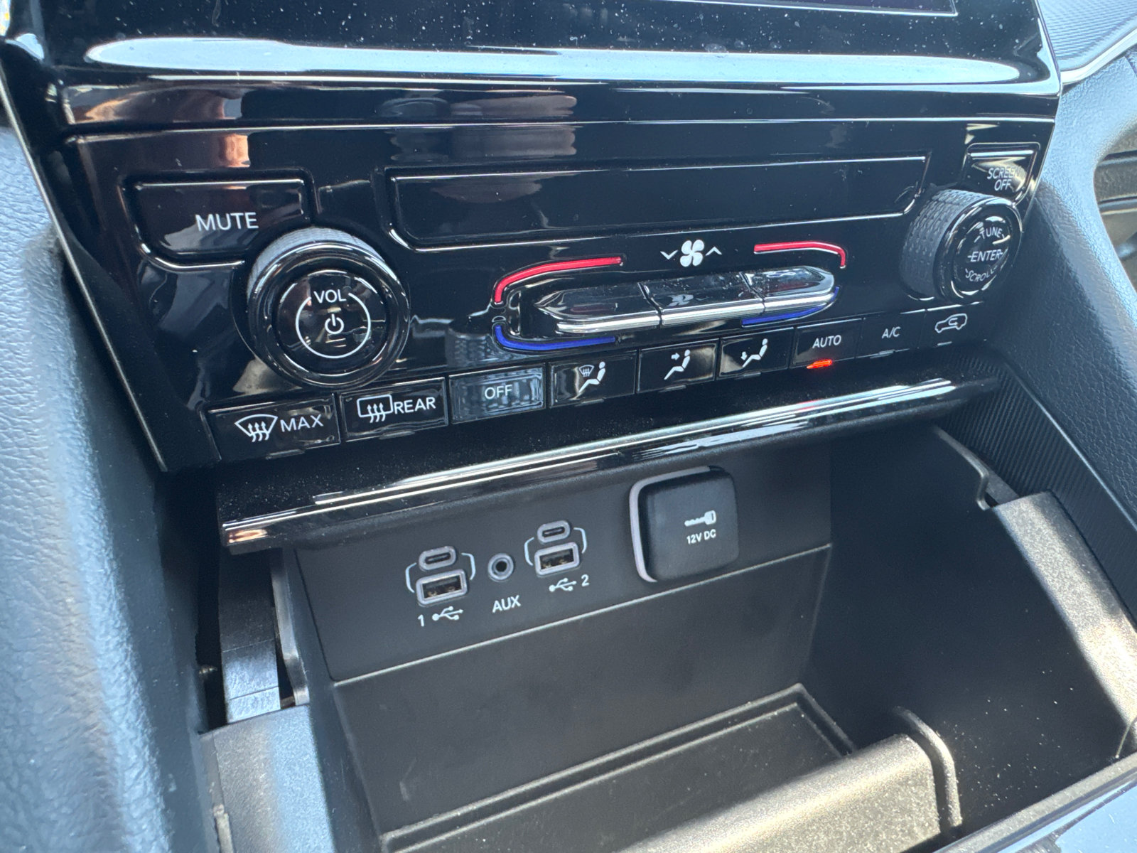 Used 2025 Jeep Grand Cherokee Laredo X RWD image 30