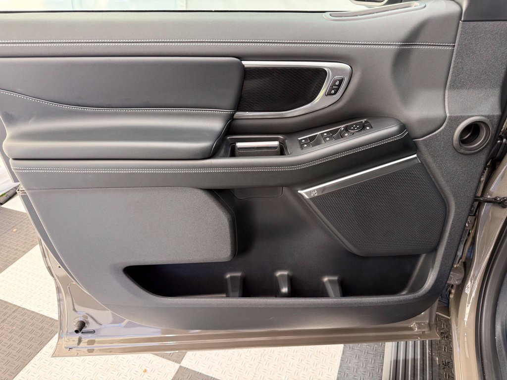 New 2027 Ford Expedition Platinum w/ Stealth Appearance Package AWD/4WD image 19