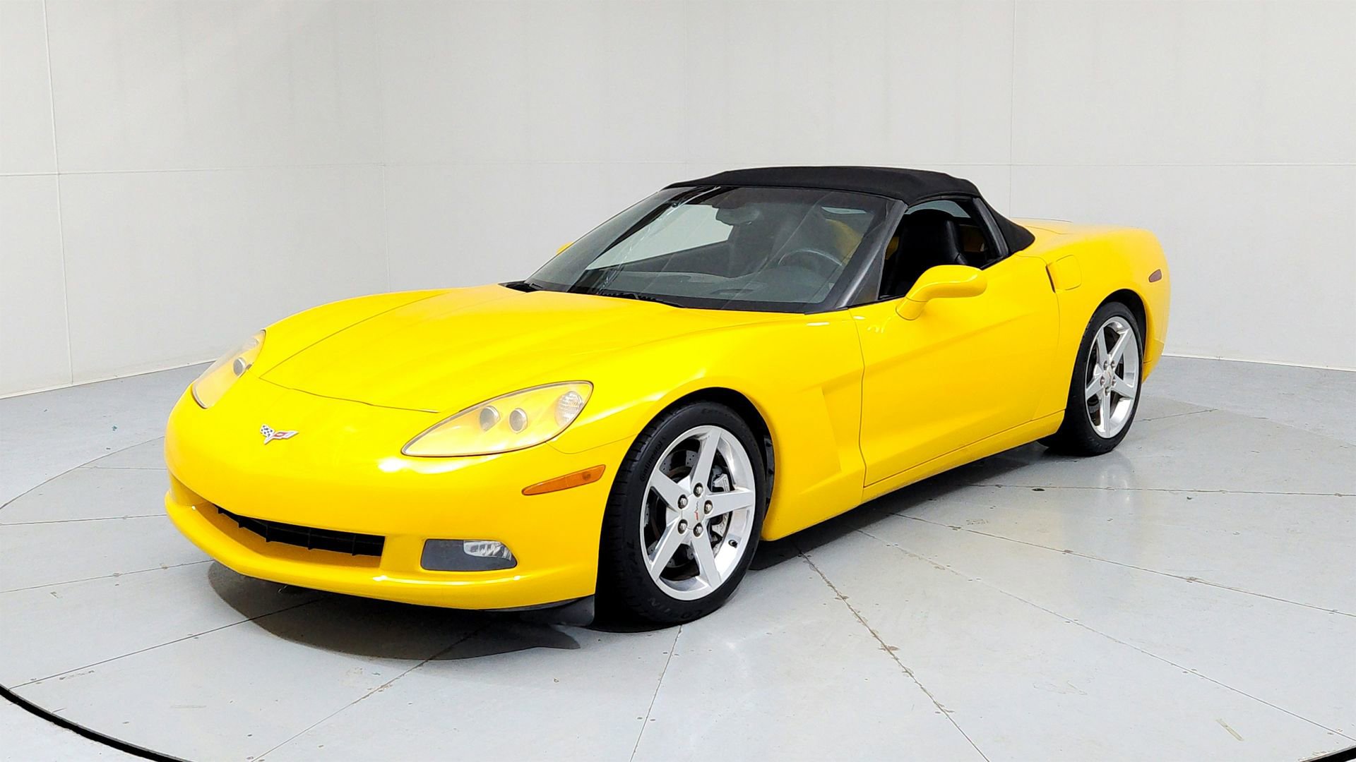 Used 2005 Chevrolet Corvette Convertible w/ Preferred Equipment Group image 1