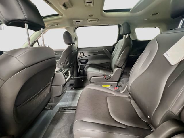 New 2027 Kia Carnival SX w/ Dark Edition Package FWD image 26