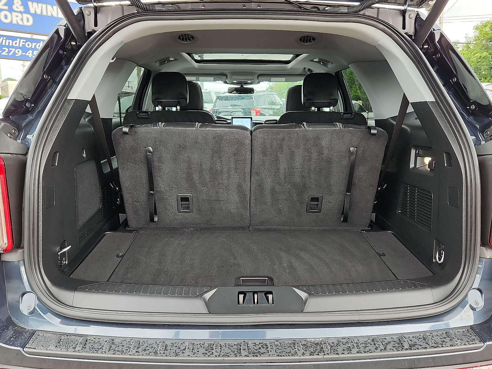 Used 2023 Ford Explorer XLT w/ Equipment Group 202A AWD/4WD image 28