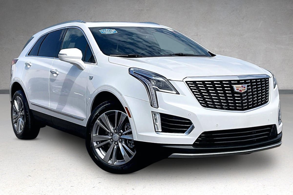 Used 2025 Cadillac XT5 Premium Luxury FWD image 2