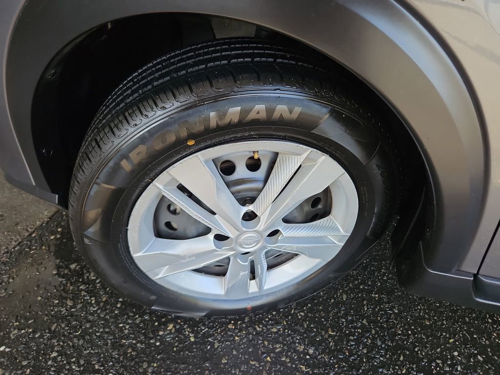 Used 2024 Nissan Kicks S image 29