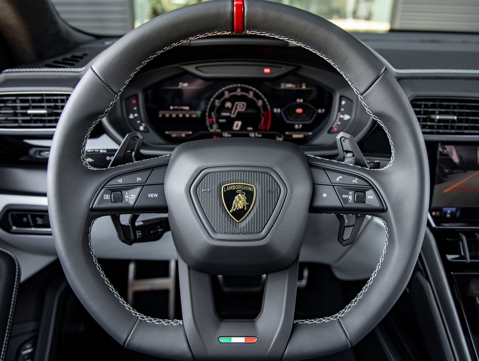 Used 2024 Lamborghini Urus S AWD/4WD image 30