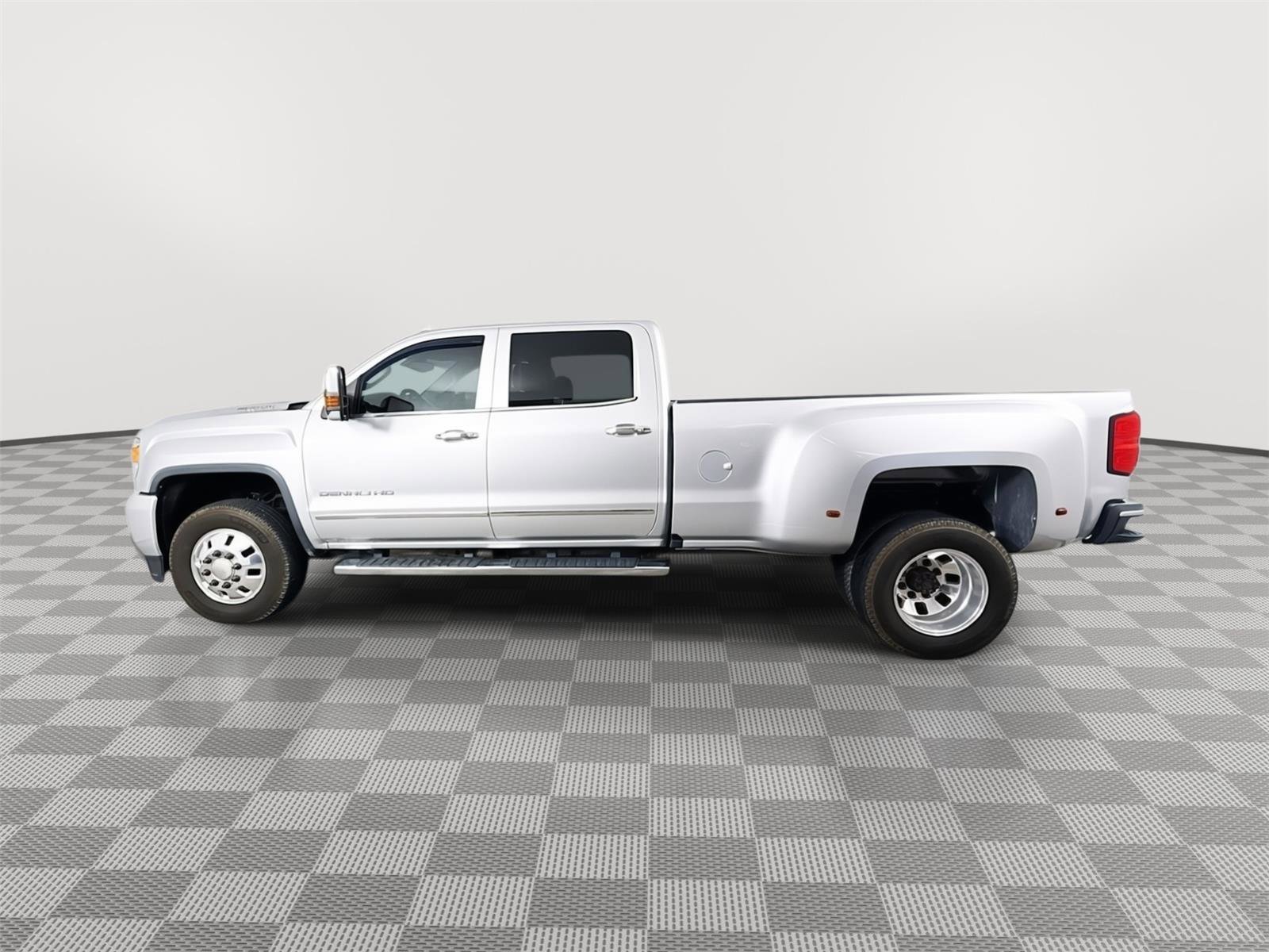 Used 2019 GMC Sierra 3500 Denali w/ Duramax Plus Package AWD/4WD image 17