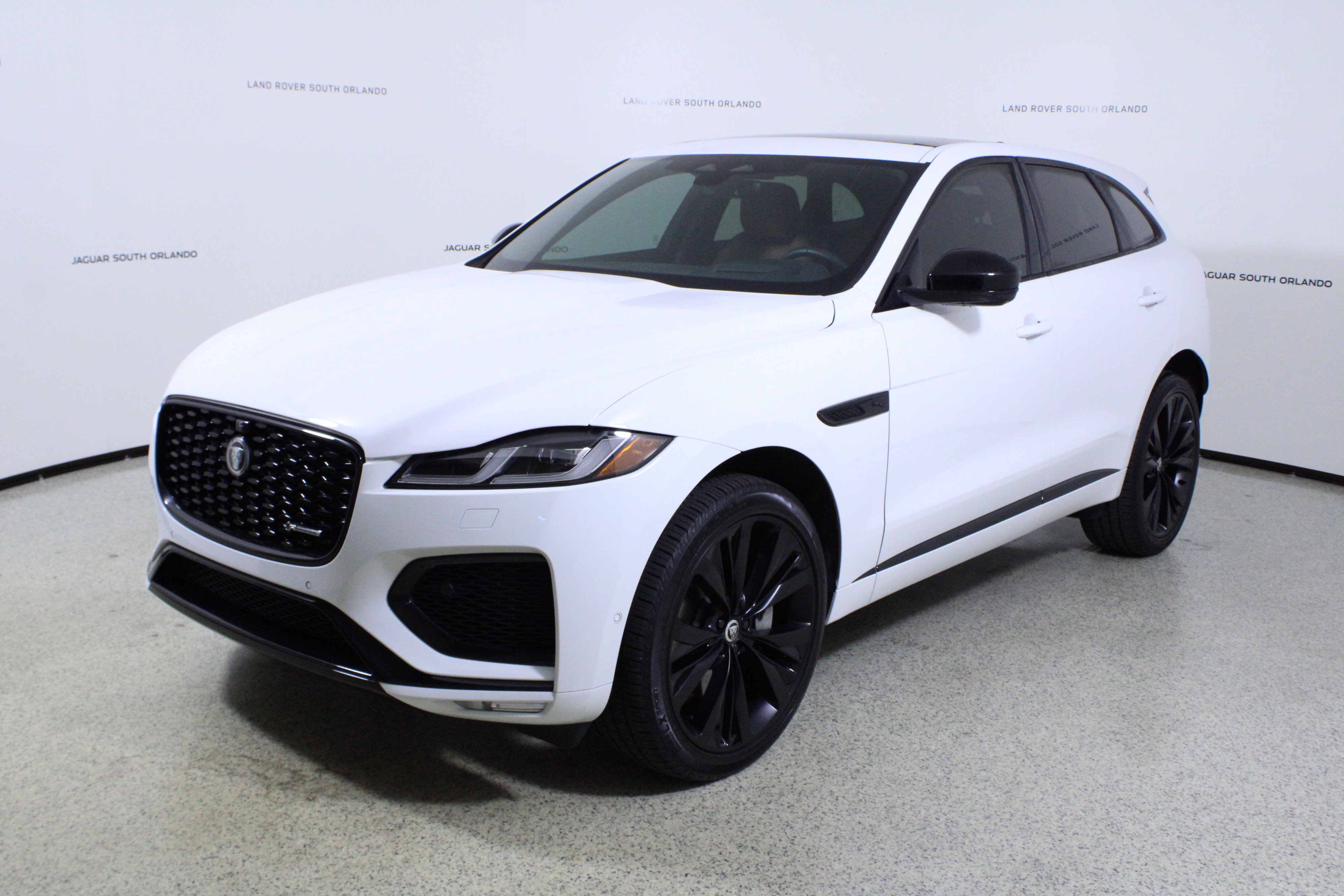 Used 2025 Jaguar F-PACE R-Dynamic S image 4