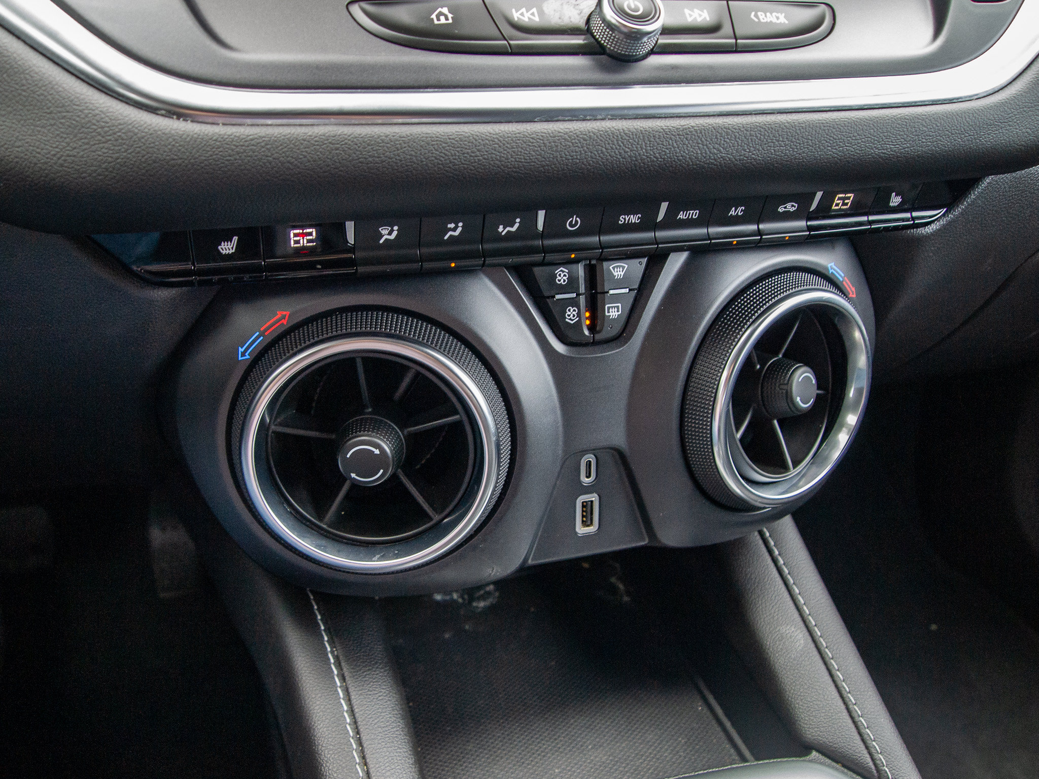 Used 2024 Chevrolet Blazer LT FWD image 18