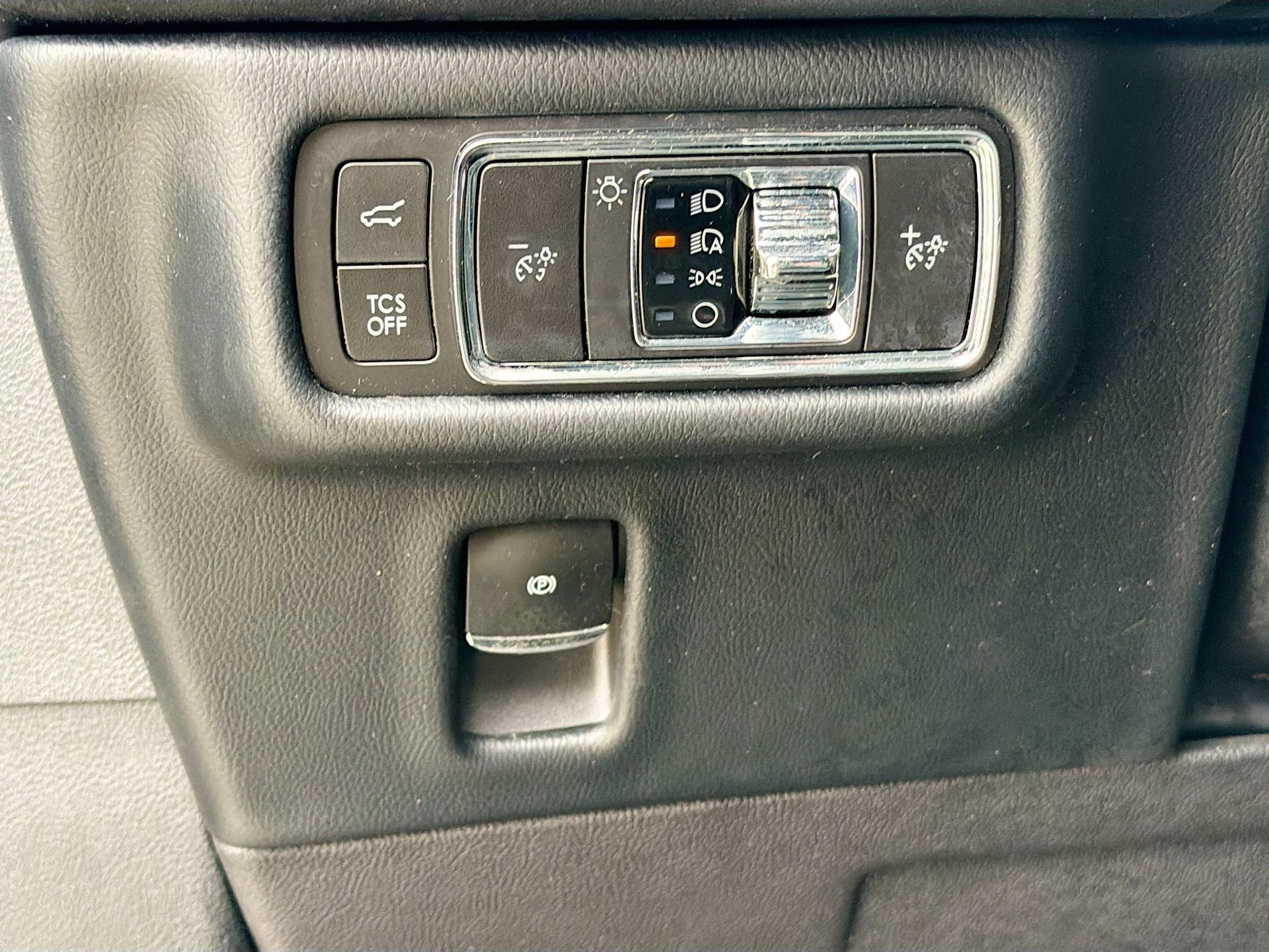 Used 2023 Lincoln Nautilus AWD w/ Premium Package image 14