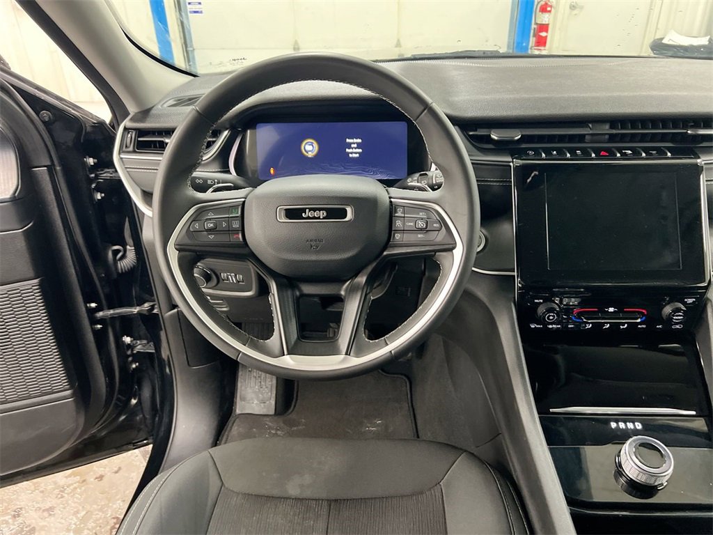 Used 2023 Jeep Grand Cherokee Laredo image 19