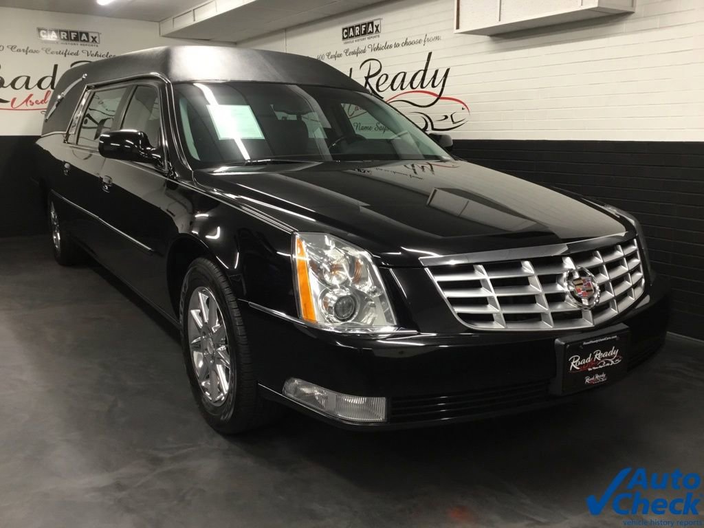 Used 2011 Cadillac DTS Limousine FWD image 3