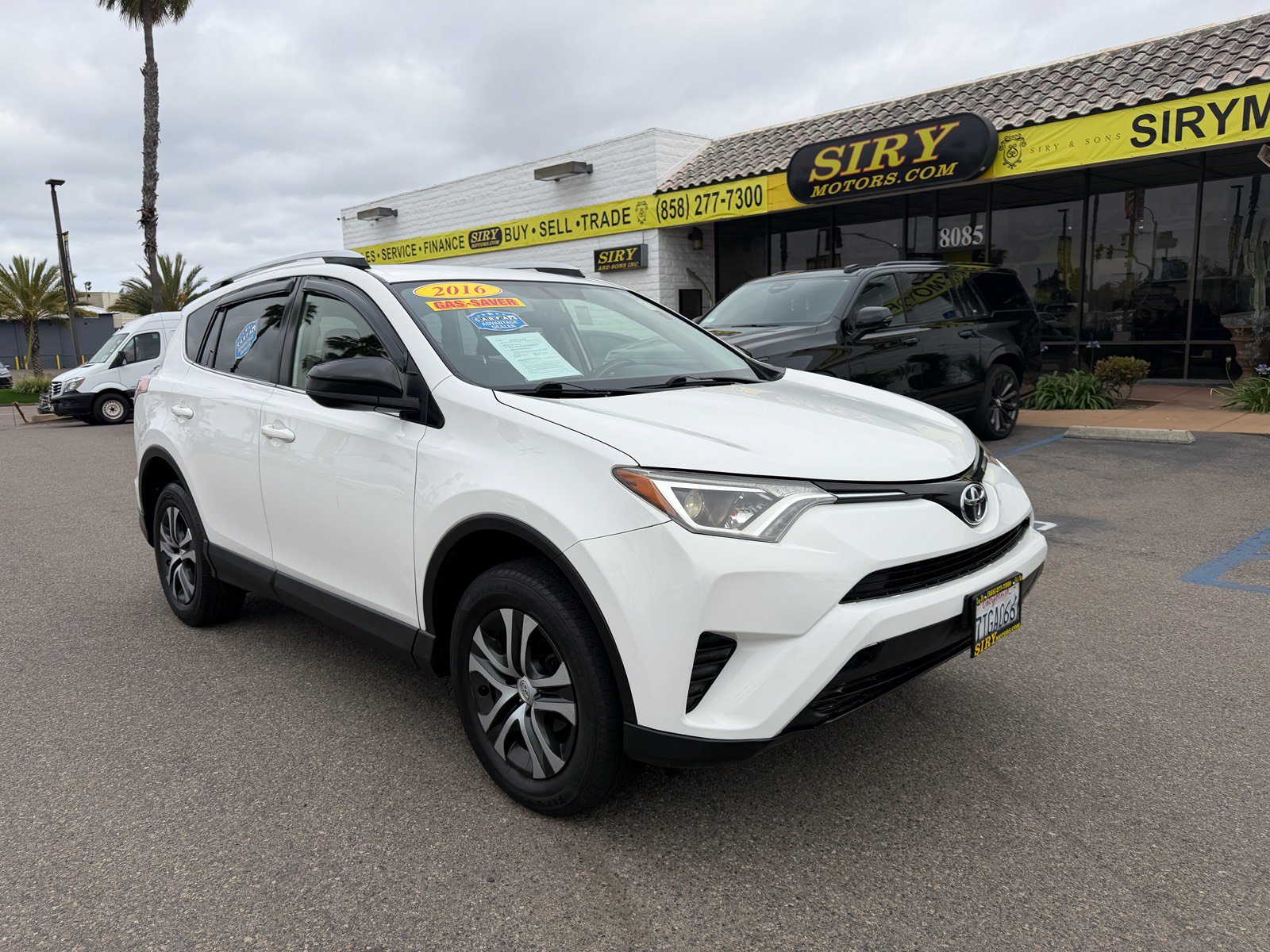 Used 2016 Toyota RAV4 LE AWD/4WD image 1