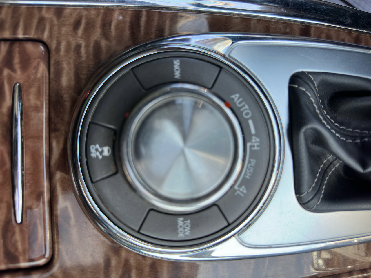 Used 2020 Nissan Armada Platinum w/ Captain's Chairs Package image 24