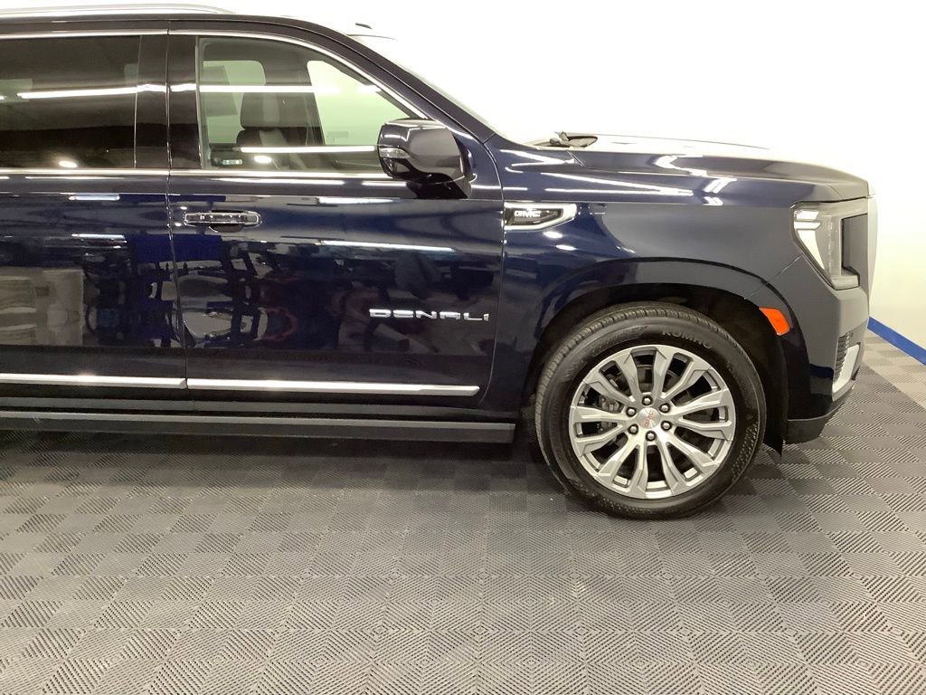 Used 2022 GMC Yukon XL Denali w/ Denali Premium Package AWD/4WD image 27