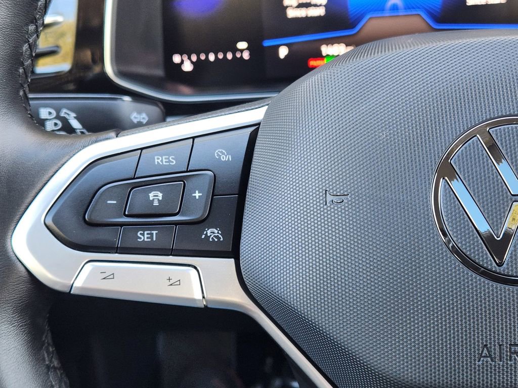 Certified 2025 Volkswagen Jetta SE image 18